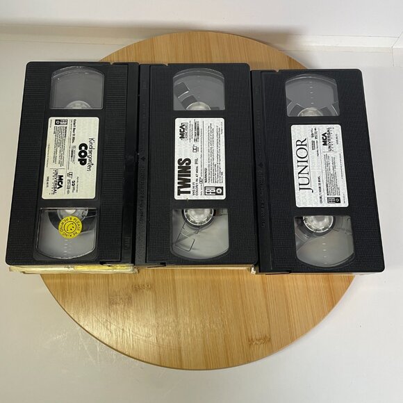 Lot of 3 Arnold Schwarzenegger Comedy VHS Tapes Kindergarten Cop Twins Junior - Picture 3 of 6